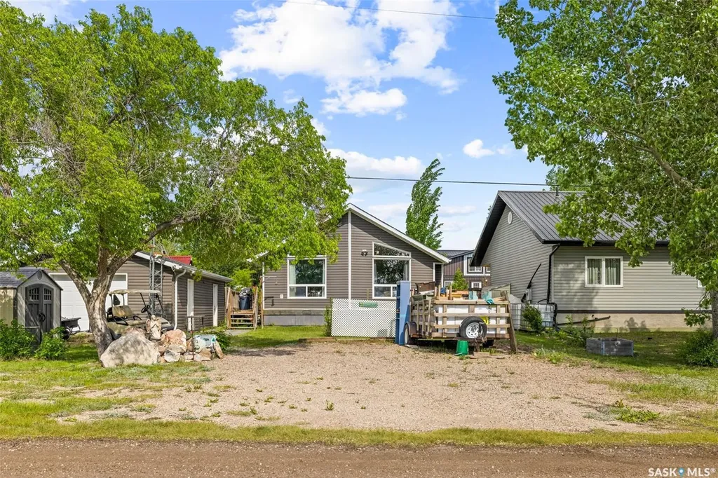 3 Poplar Street Grandview Beach SK S0G 1C0