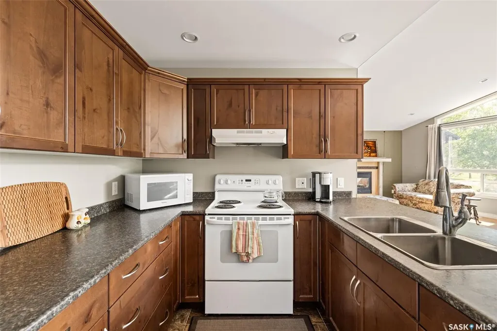 3 Poplar Street Grandview Beach SK S0G 1C0