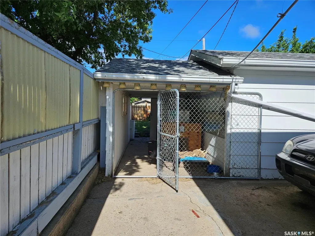 1290 Wolfe Avenue Moose Jaw SK S6H 1K2