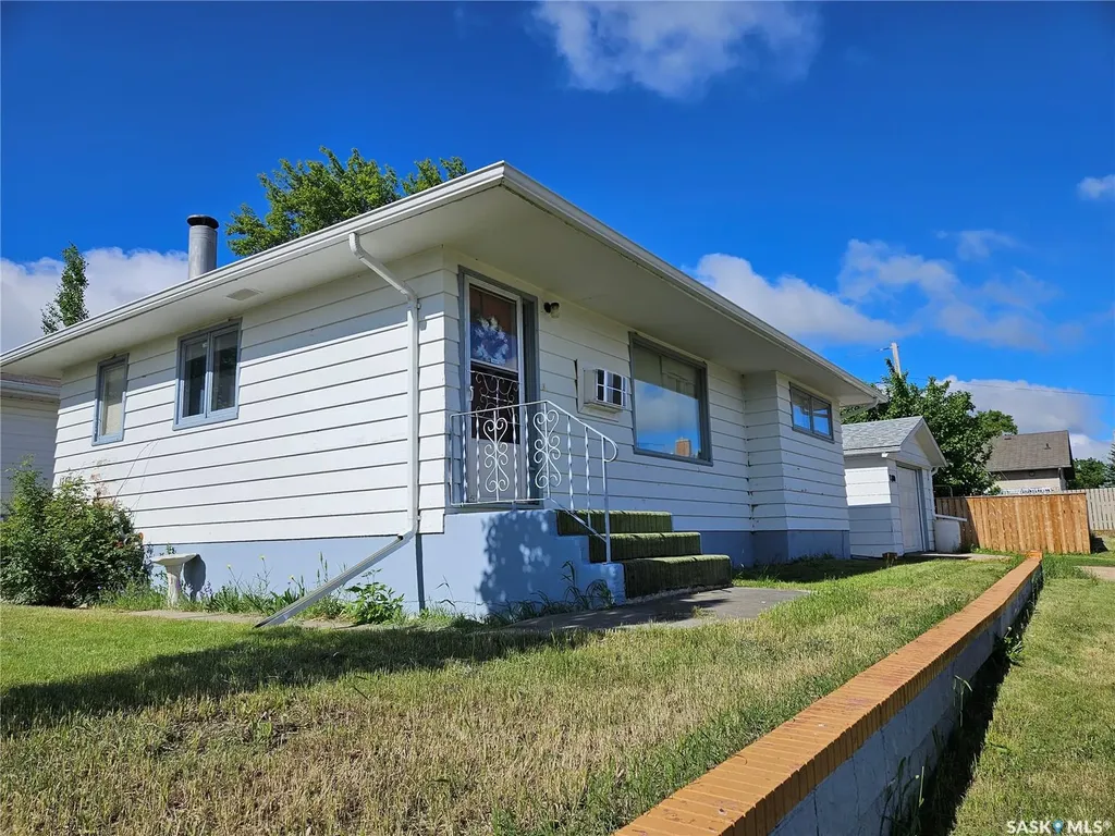 1290 Wolfe Avenue Moose Jaw SK S6H 1K2