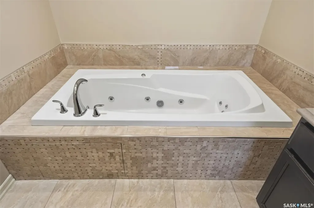 327 Hastings Lane Saskatoon SK S7V 0C8