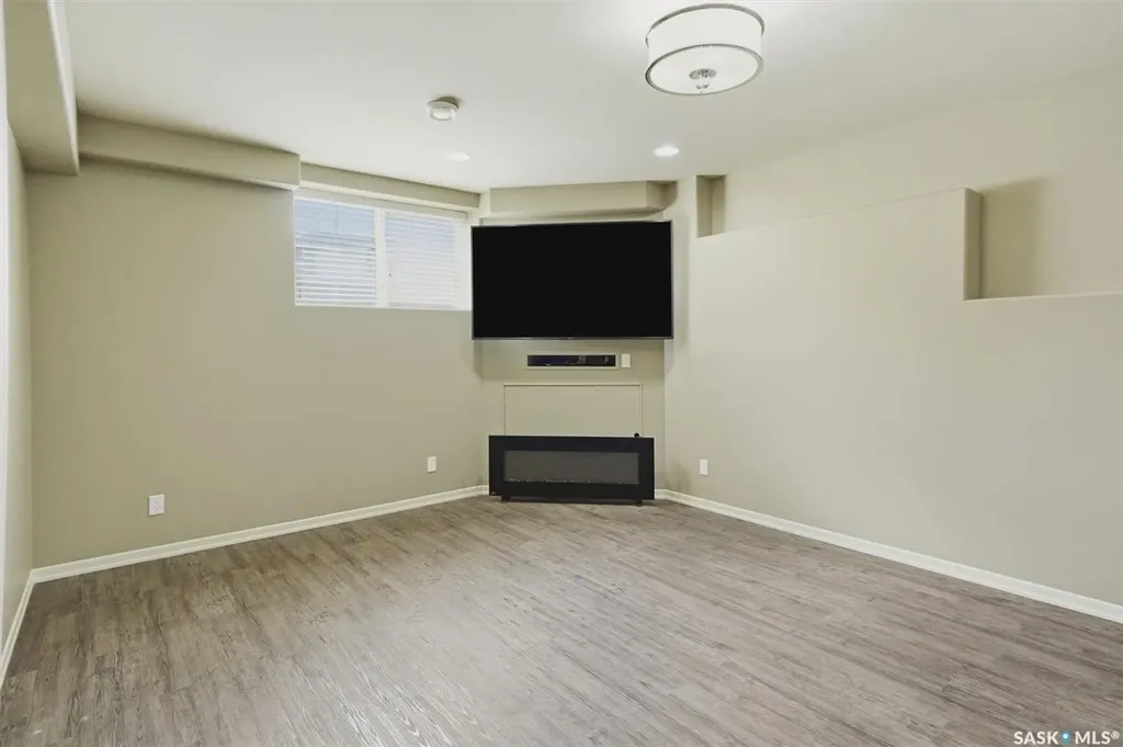 327 Hastings Lane Saskatoon SK S7V 0C8