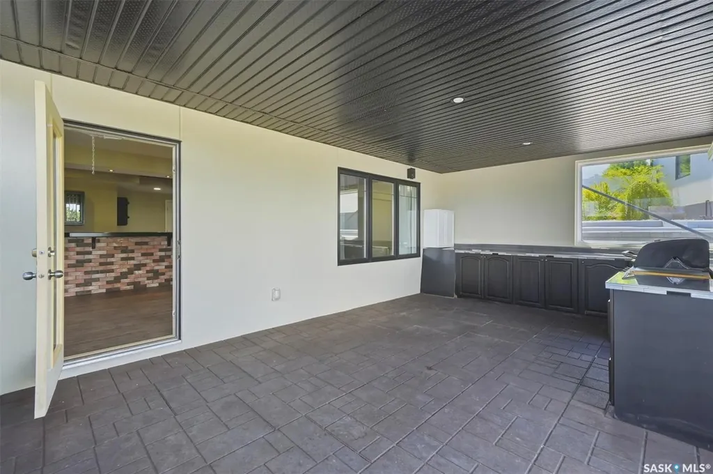 327 Hastings Lane Saskatoon SK S7V 0C8