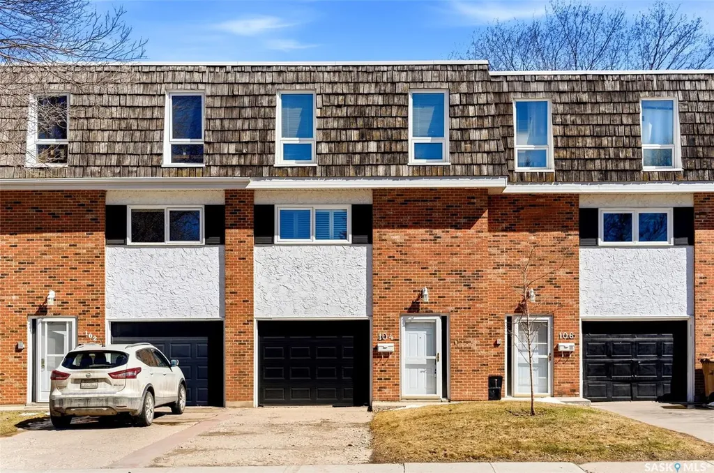 104 Lockwood Road Regina SK S4S 3G2