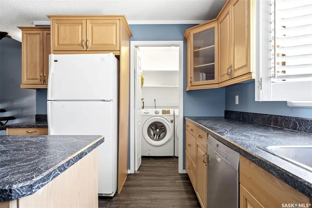 104 Lockwood Road Regina SK S4S 3G2