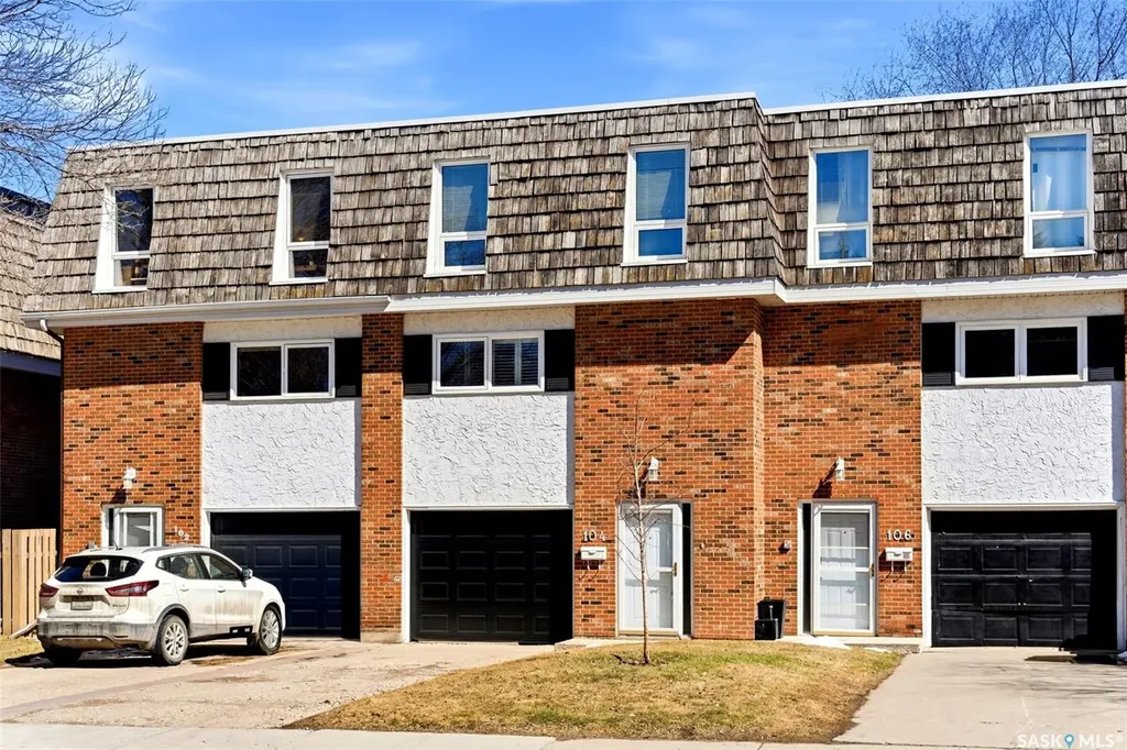 104 Lockwood Road Regina SK S4S 3G2