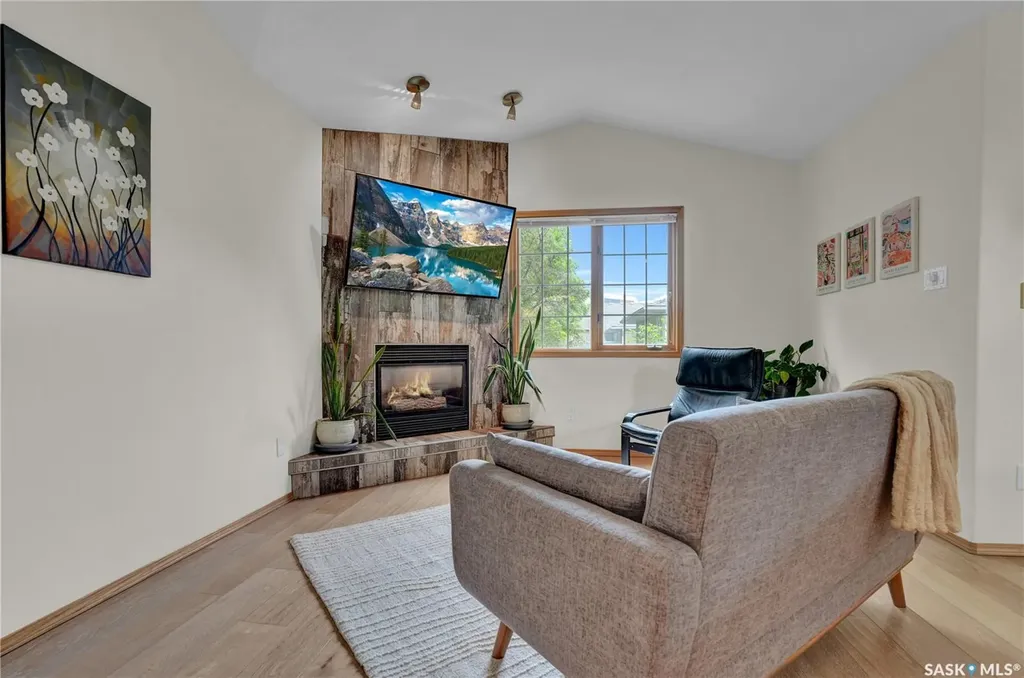 3328 Lakeshore Court Regina SK S4S 7H8