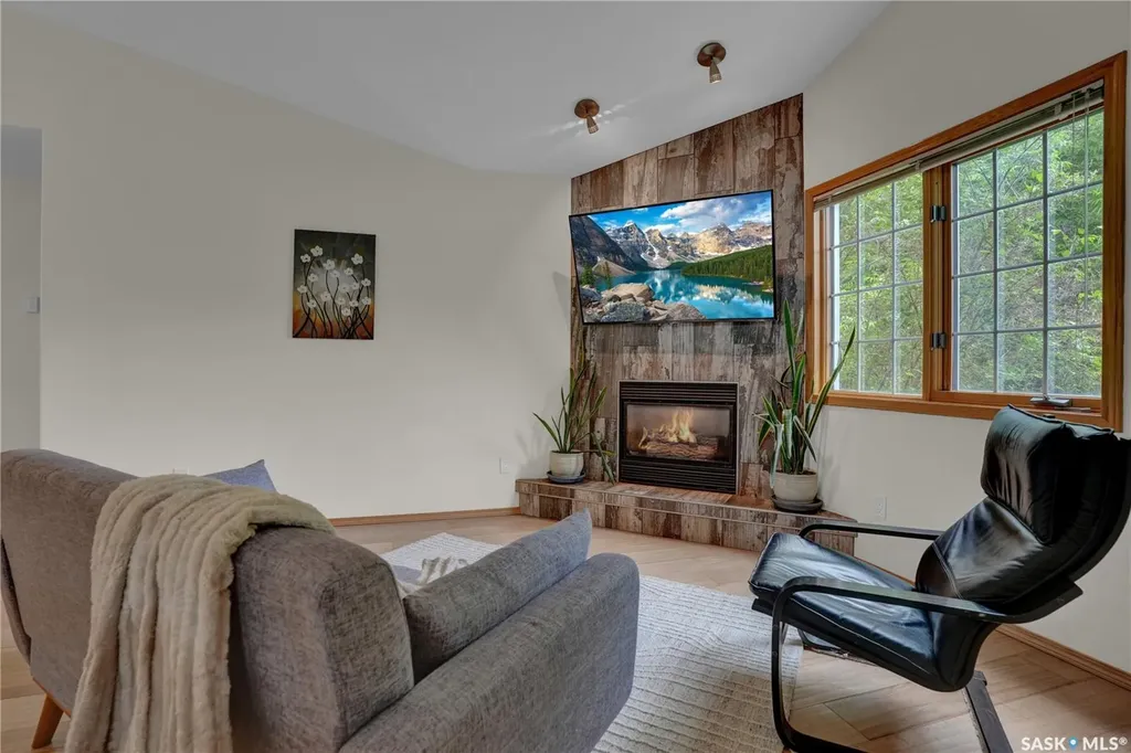 3328 Lakeshore Court Regina SK S4S 7H8