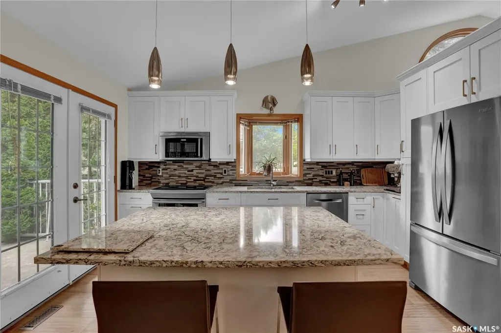 3328 Lakeshore Court Regina SK S4S 7H8