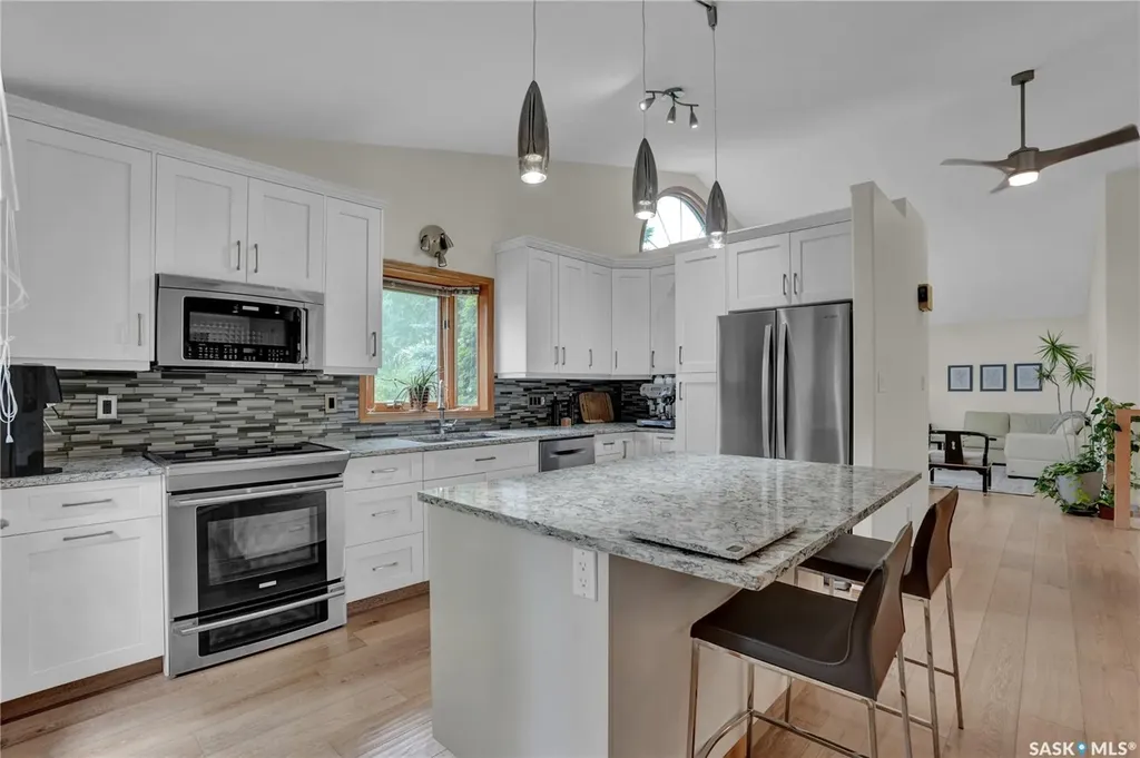 3328 Lakeshore Court Regina SK S4S 7H8