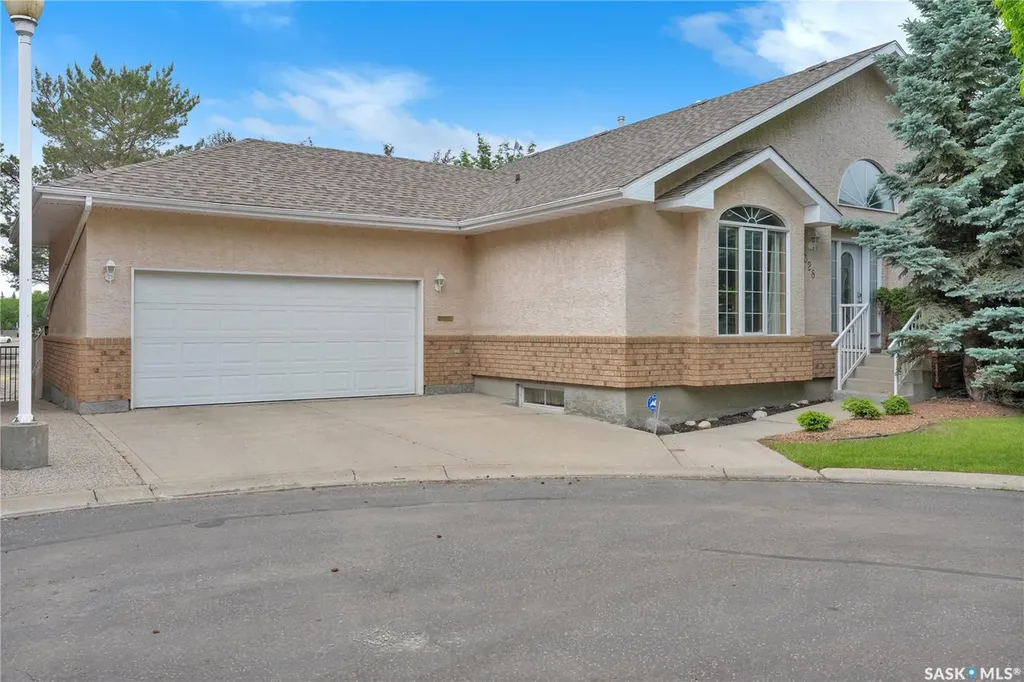 3328 Lakeshore Court Regina SK S4S 7H8