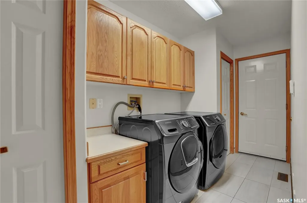 3328 Lakeshore Court Regina SK S4S 7H8