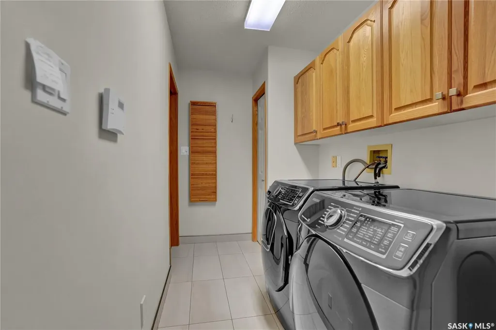 3328 Lakeshore Court Regina SK S4S 7H8