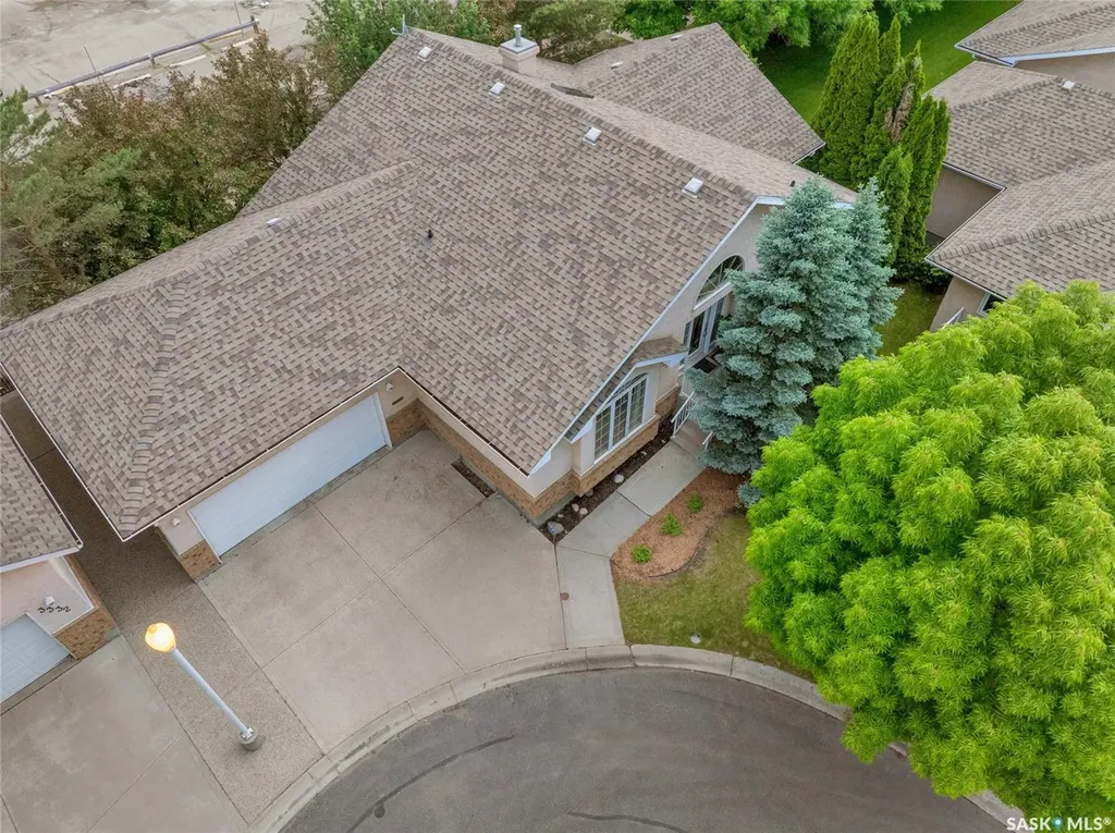 3328 Lakeshore Court Regina SK S4S 7H8