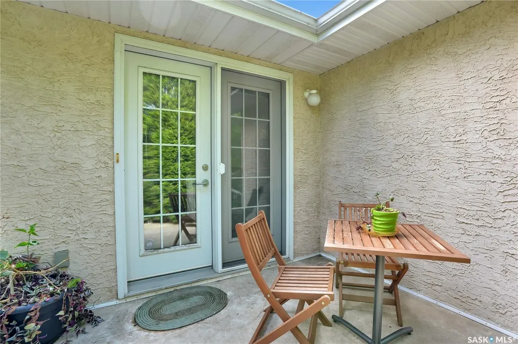 3328 Lakeshore Court Regina SK S4S 7H8