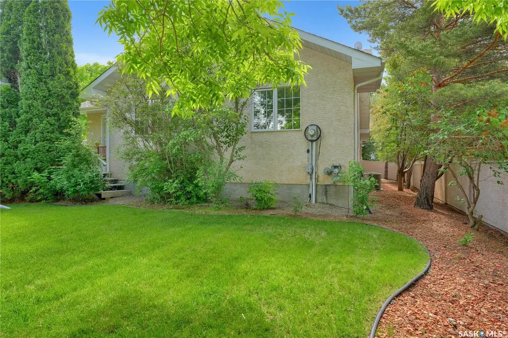 3328 Lakeshore Court Regina SK S4S 7H8