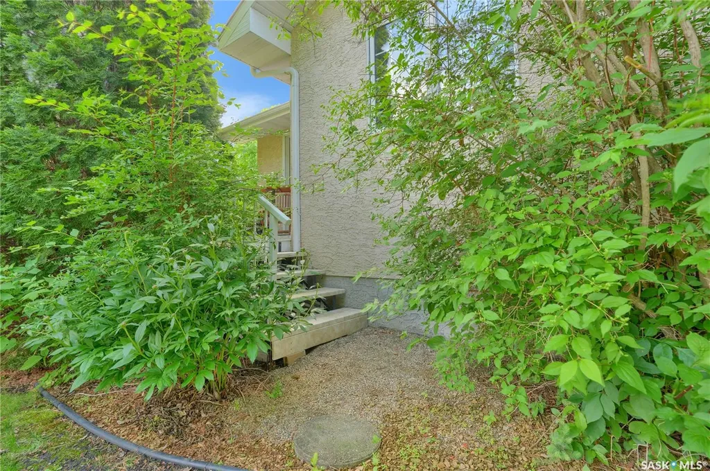 3328 Lakeshore Court Regina SK S4S 7H8