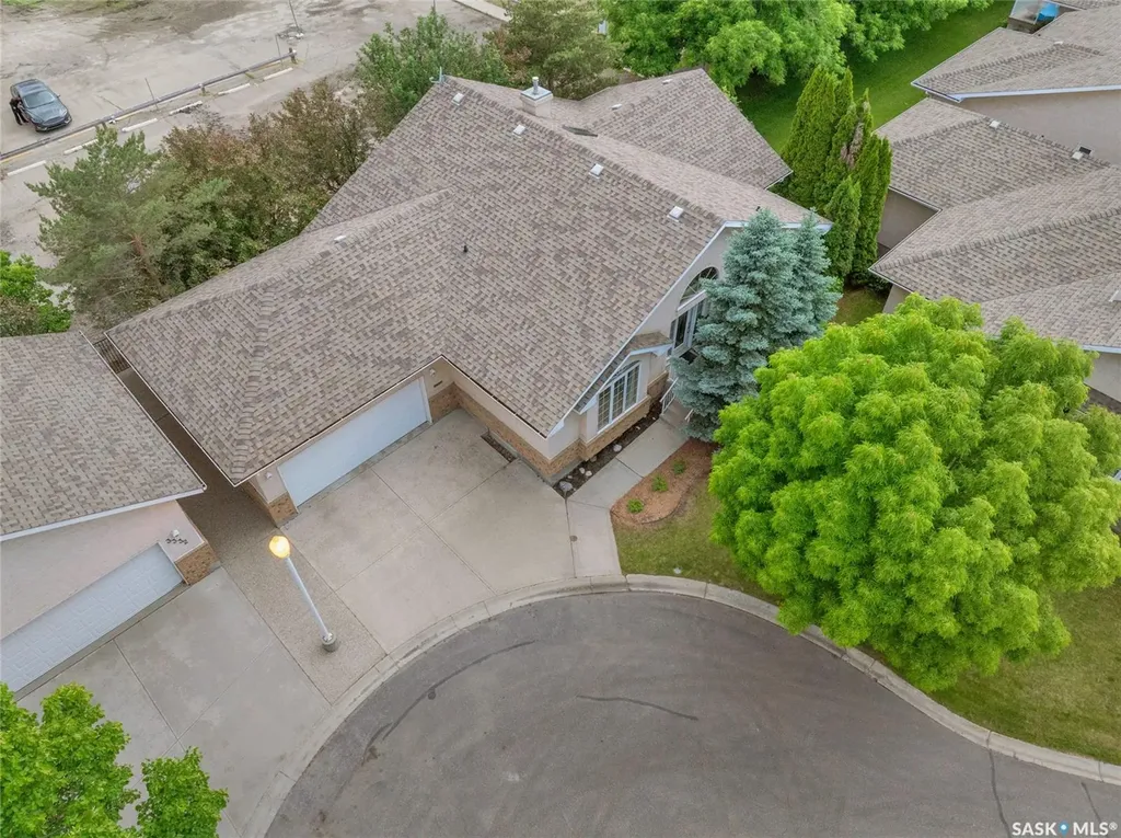 3328 Lakeshore Court Regina SK S4S 7H8