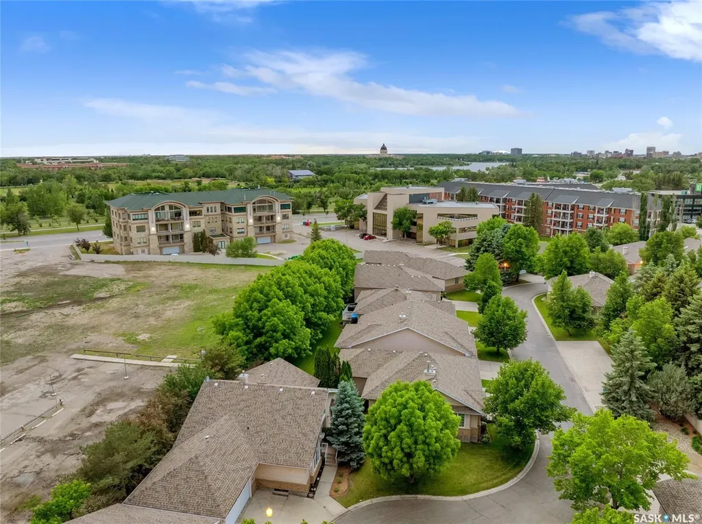 3328 Lakeshore Court Regina SK S4S 7H8
