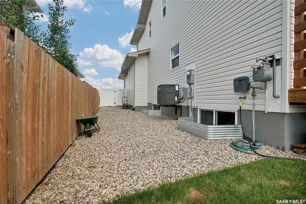 1312 Parr Hill Drive Martensville SK S0K 2T1