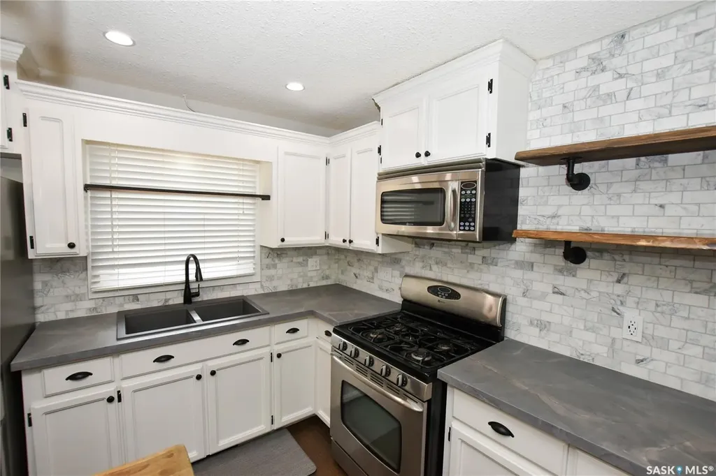 2315 St George Avenue Saskatoon SK S7M 0K9