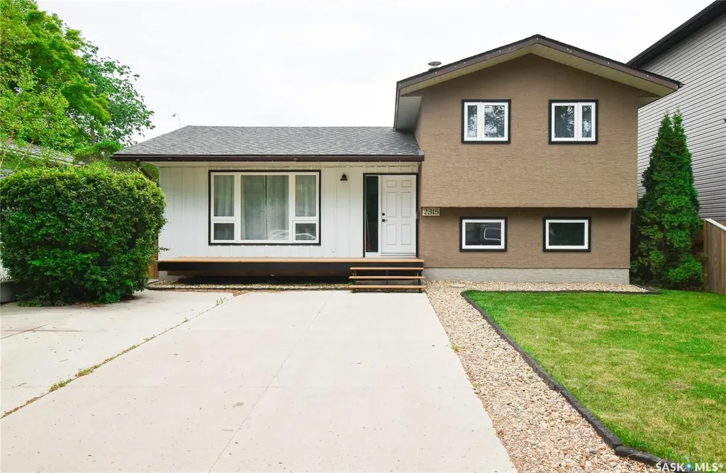 2315 St George Avenue Saskatoon SK S7M 0K9