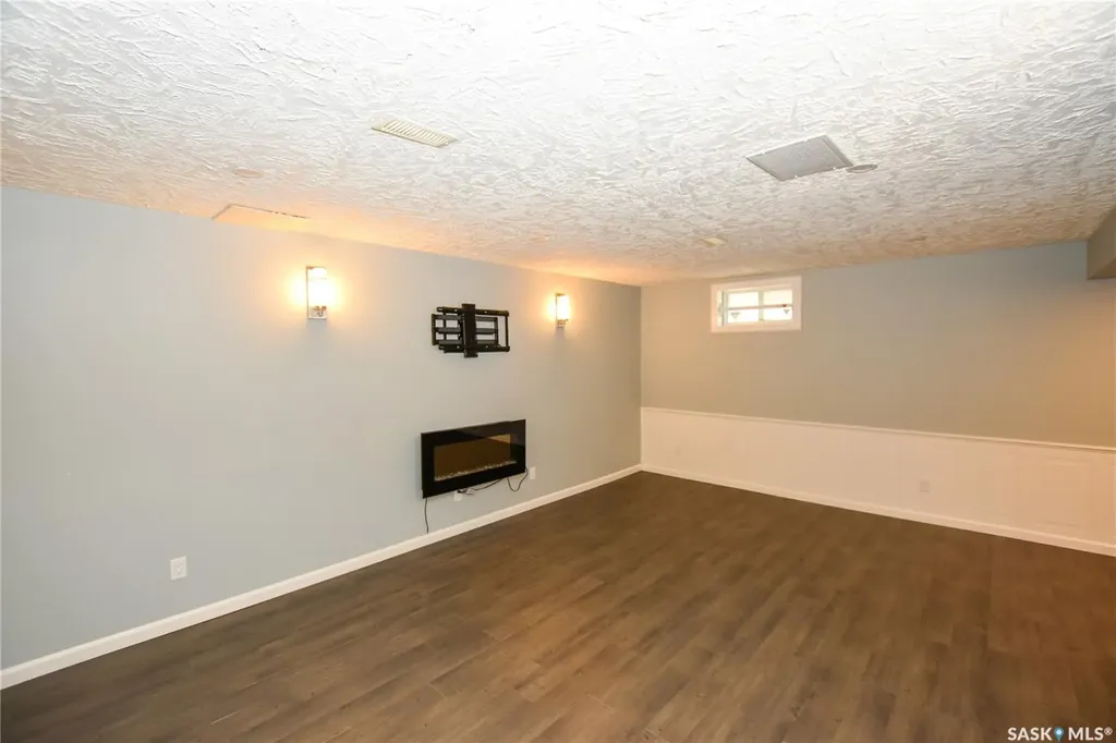 2315 St George Avenue Saskatoon SK S7M 0K9