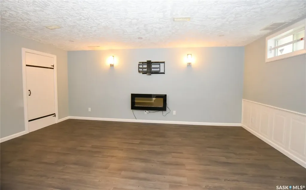 2315 St George Avenue Saskatoon SK S7M 0K9