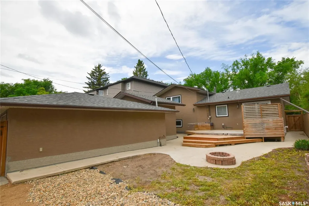 2315 St George Avenue Saskatoon SK S7M 0K9