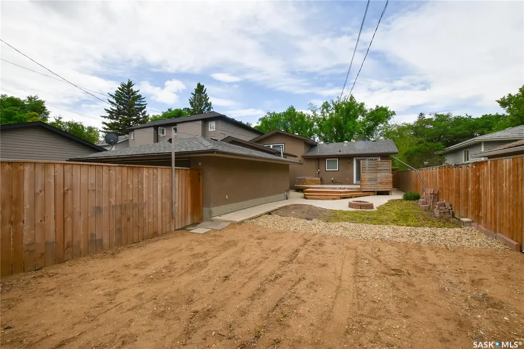 2315 St George Avenue Saskatoon SK S7M 0K9