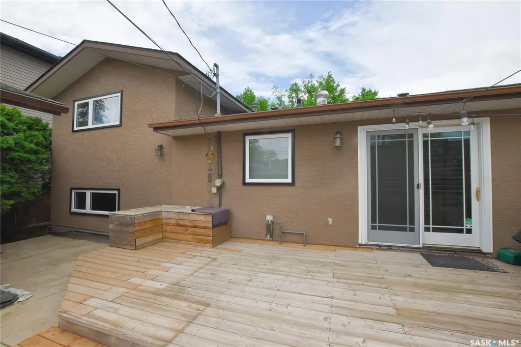 2315 St George Avenue Saskatoon SK S7M 0K9