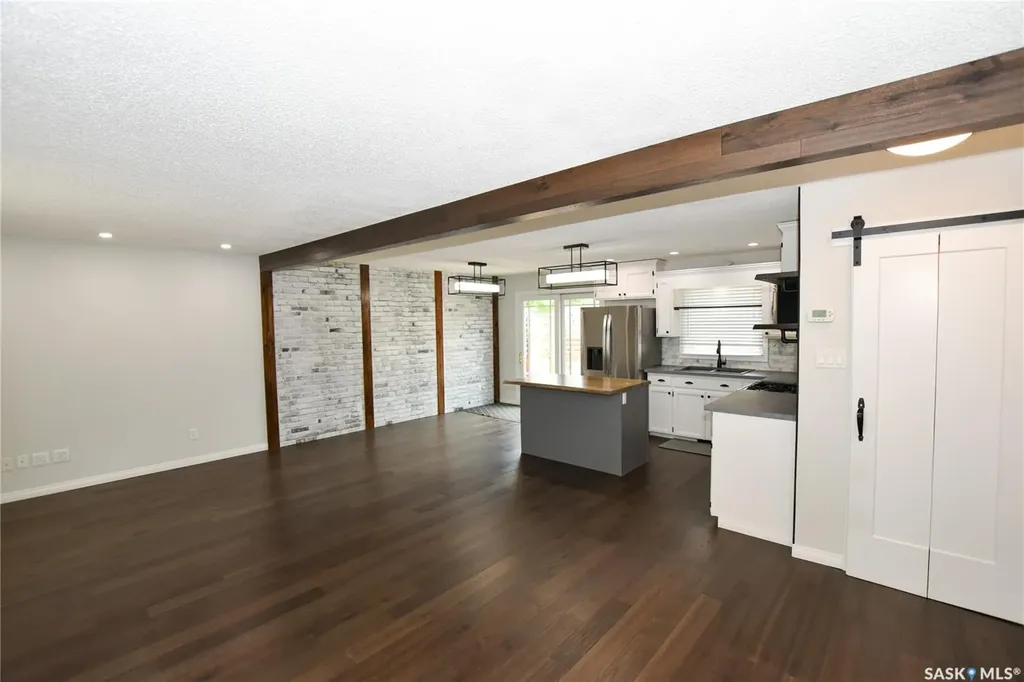 2315 St George Avenue Saskatoon SK S7M 0K9