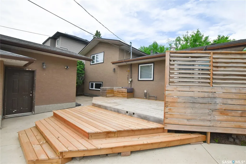2315 St George Avenue Saskatoon SK S7M 0K9