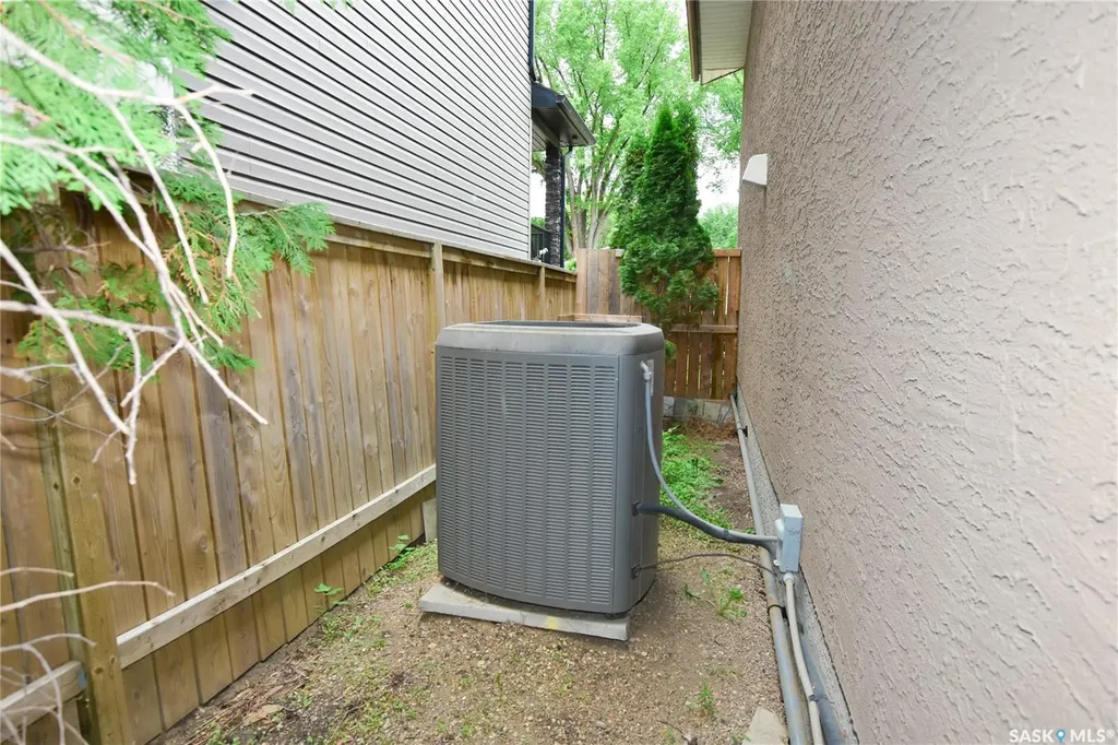 2315 St George Avenue Saskatoon SK S7M 0K9