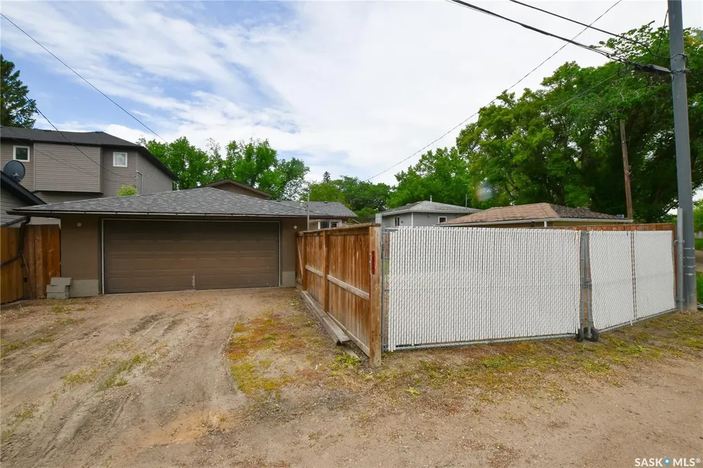 2315 St George Avenue Saskatoon SK S7M 0K9