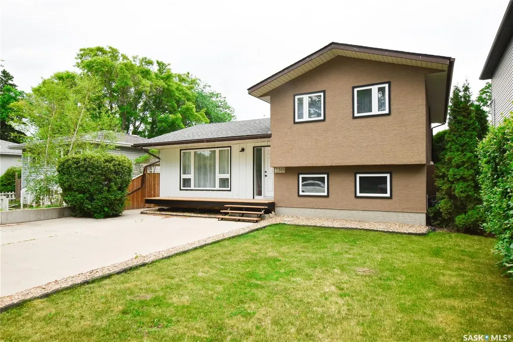 2315 St George Avenue Saskatoon SK S7M 0K9