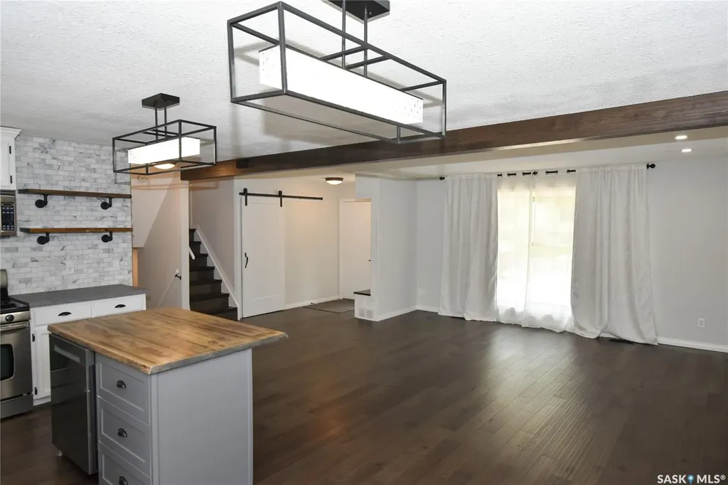 2315 St George Avenue Saskatoon SK S7M 0K9