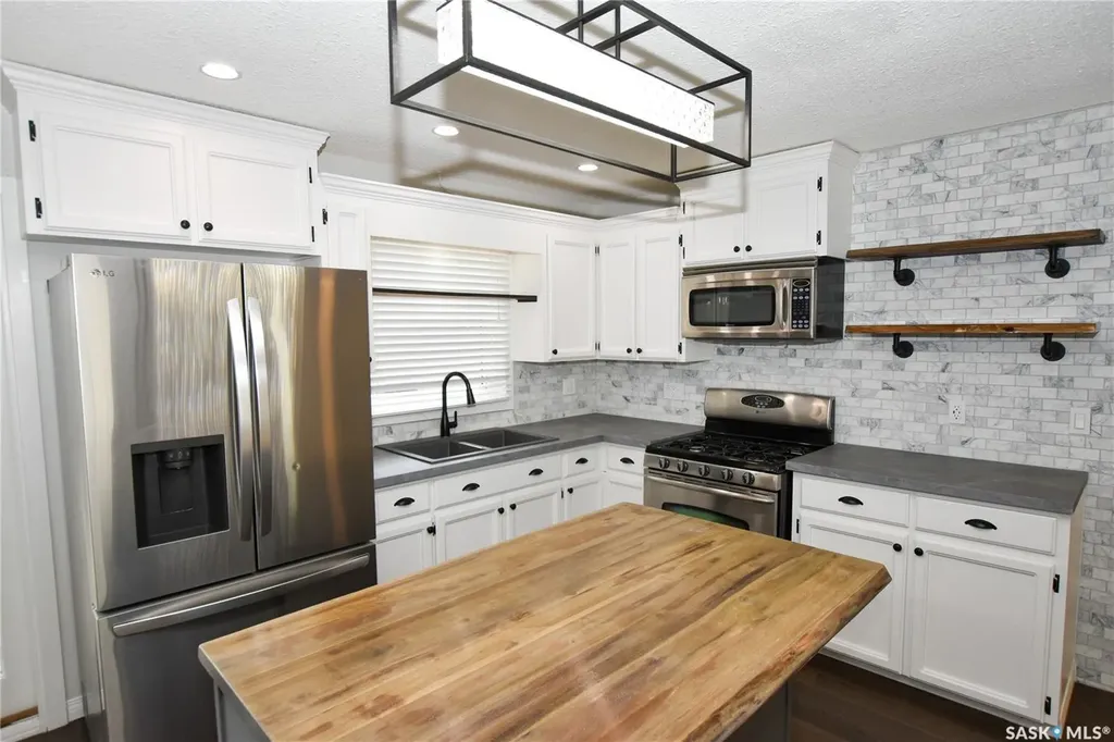 2315 St George Avenue Saskatoon SK S7M 0K9