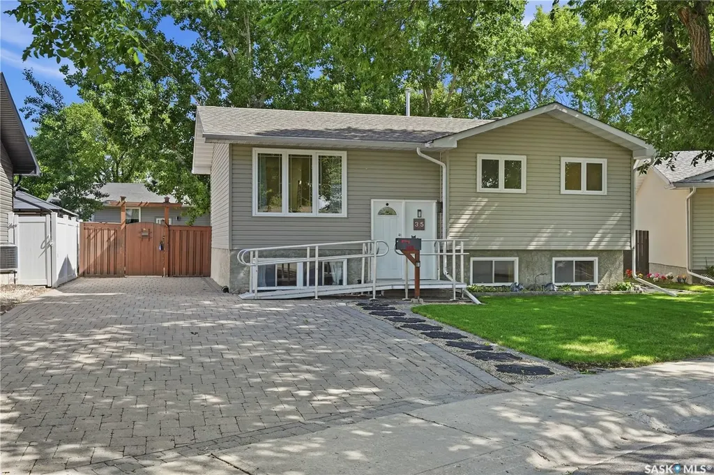35 Blackman Place Regina SK S4X 1S3