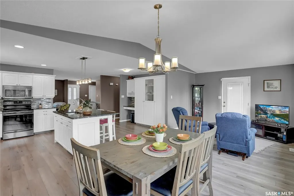15 Marigold Crescent Moose Jaw SK S6J 1L2