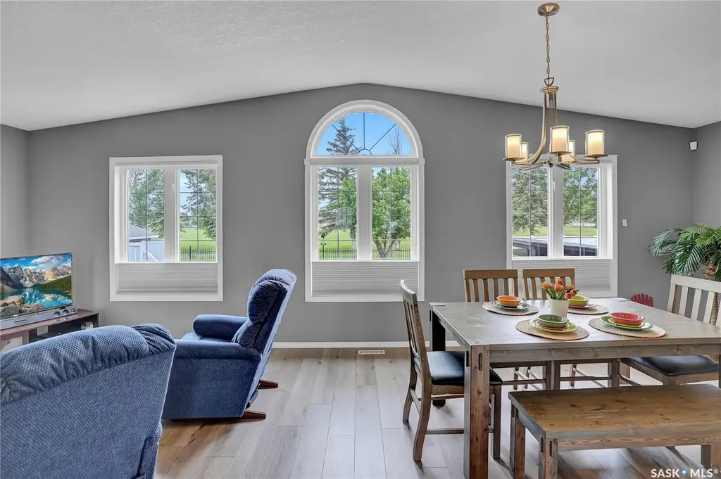 15 Marigold Crescent Moose Jaw SK S6J 1L2