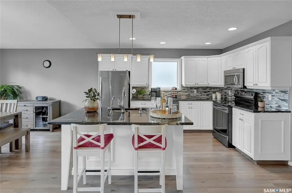 15 Marigold Crescent Moose Jaw SK S6J 1L2