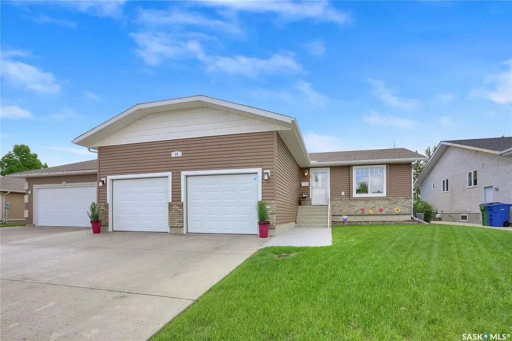 15 Marigold Crescent Moose Jaw SK S6J 1L2