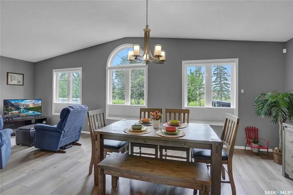 15 Marigold Crescent Moose Jaw SK S6J 1L2