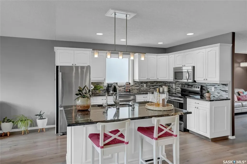 15 Marigold Crescent Moose Jaw SK S6J 1L2