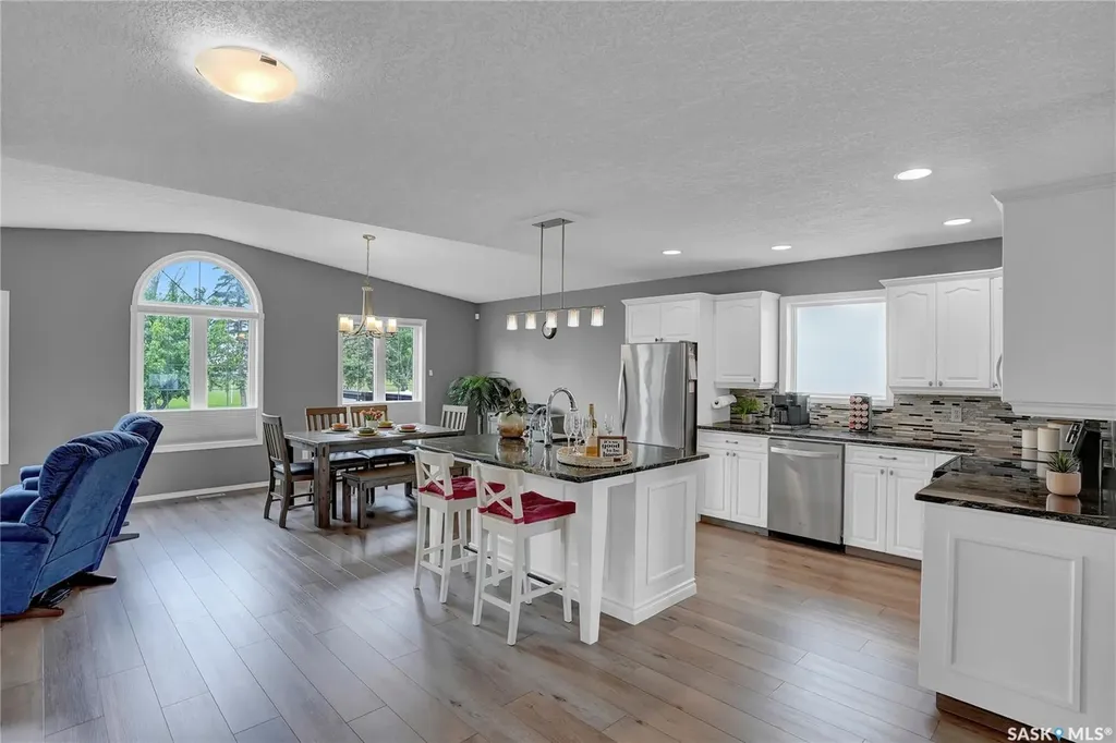 15 Marigold Crescent Moose Jaw SK S6J 1L2