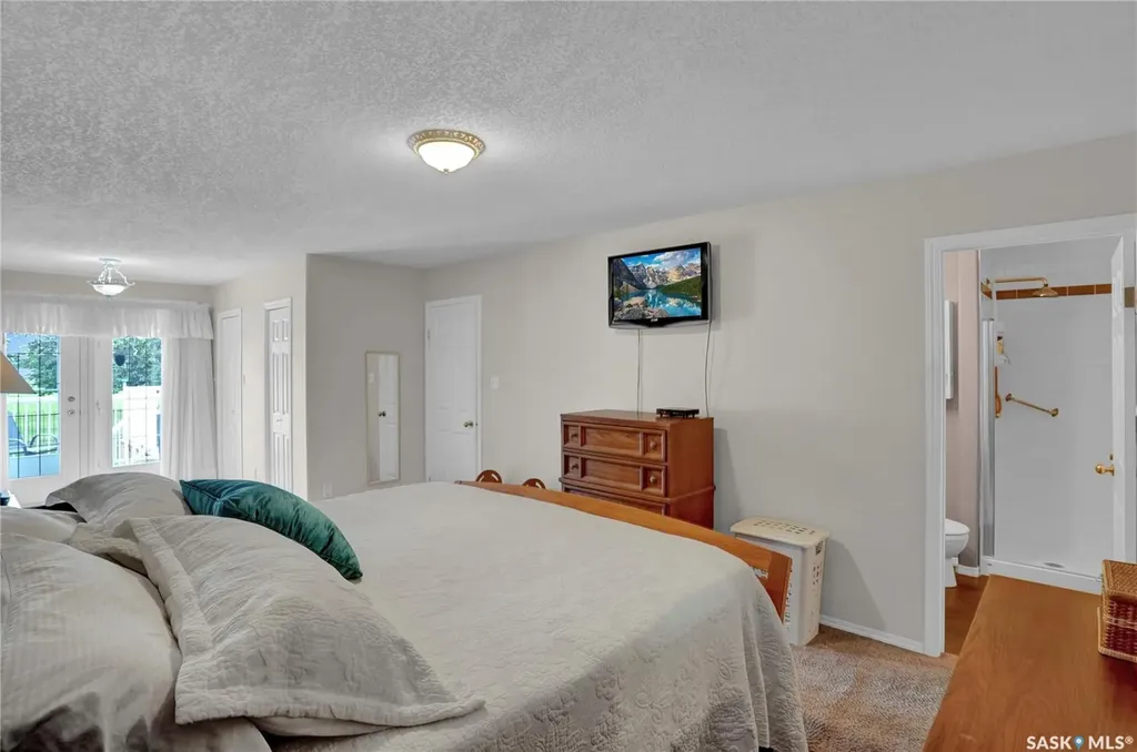 15 Marigold Crescent Moose Jaw SK S6J 1L2