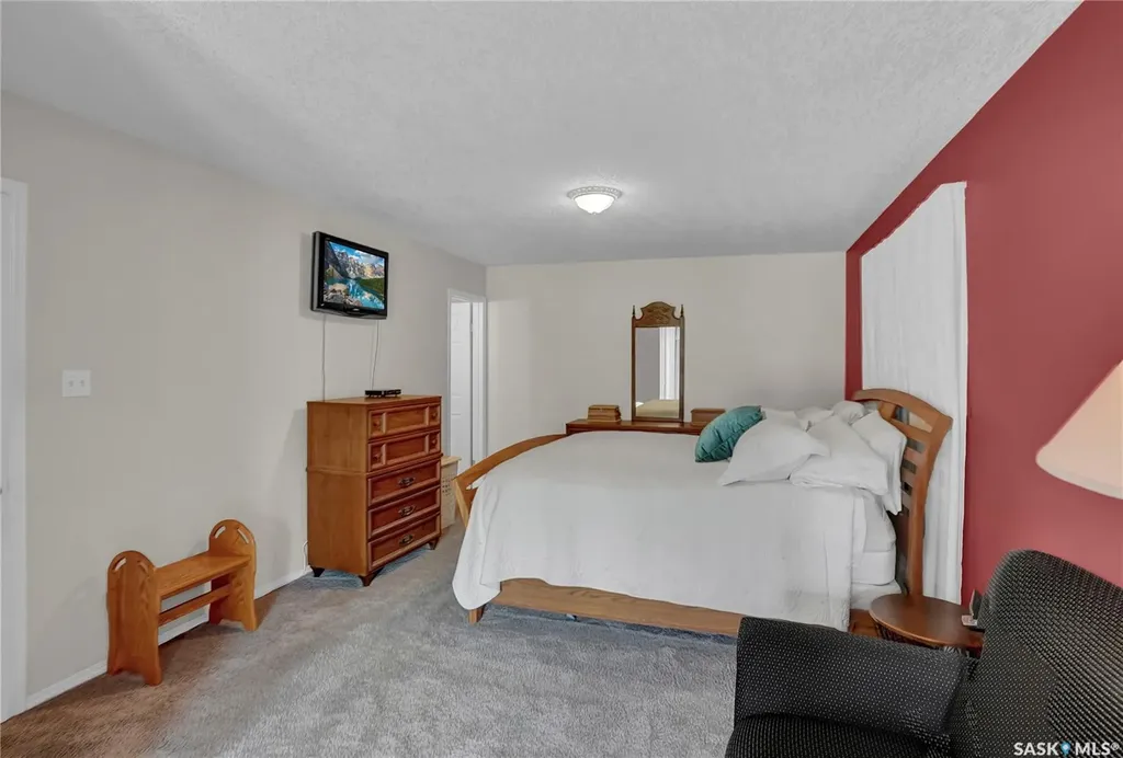15 Marigold Crescent Moose Jaw SK S6J 1L2