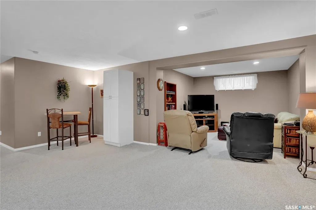 15 Marigold Crescent Moose Jaw SK S6J 1L2