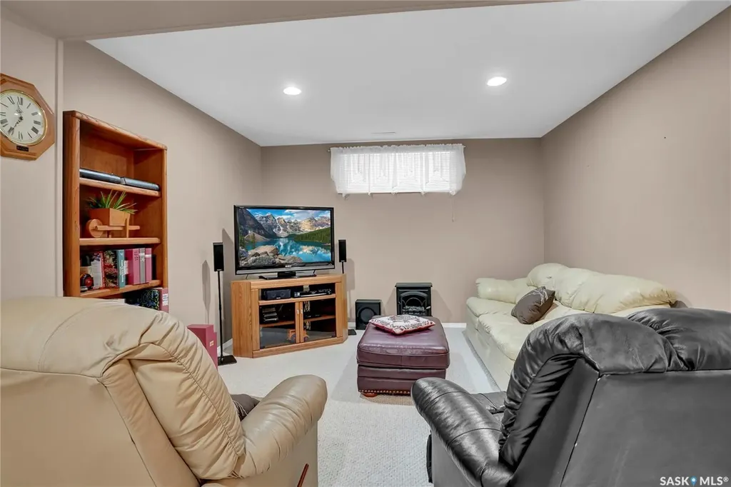 15 Marigold Crescent Moose Jaw SK S6J 1L2